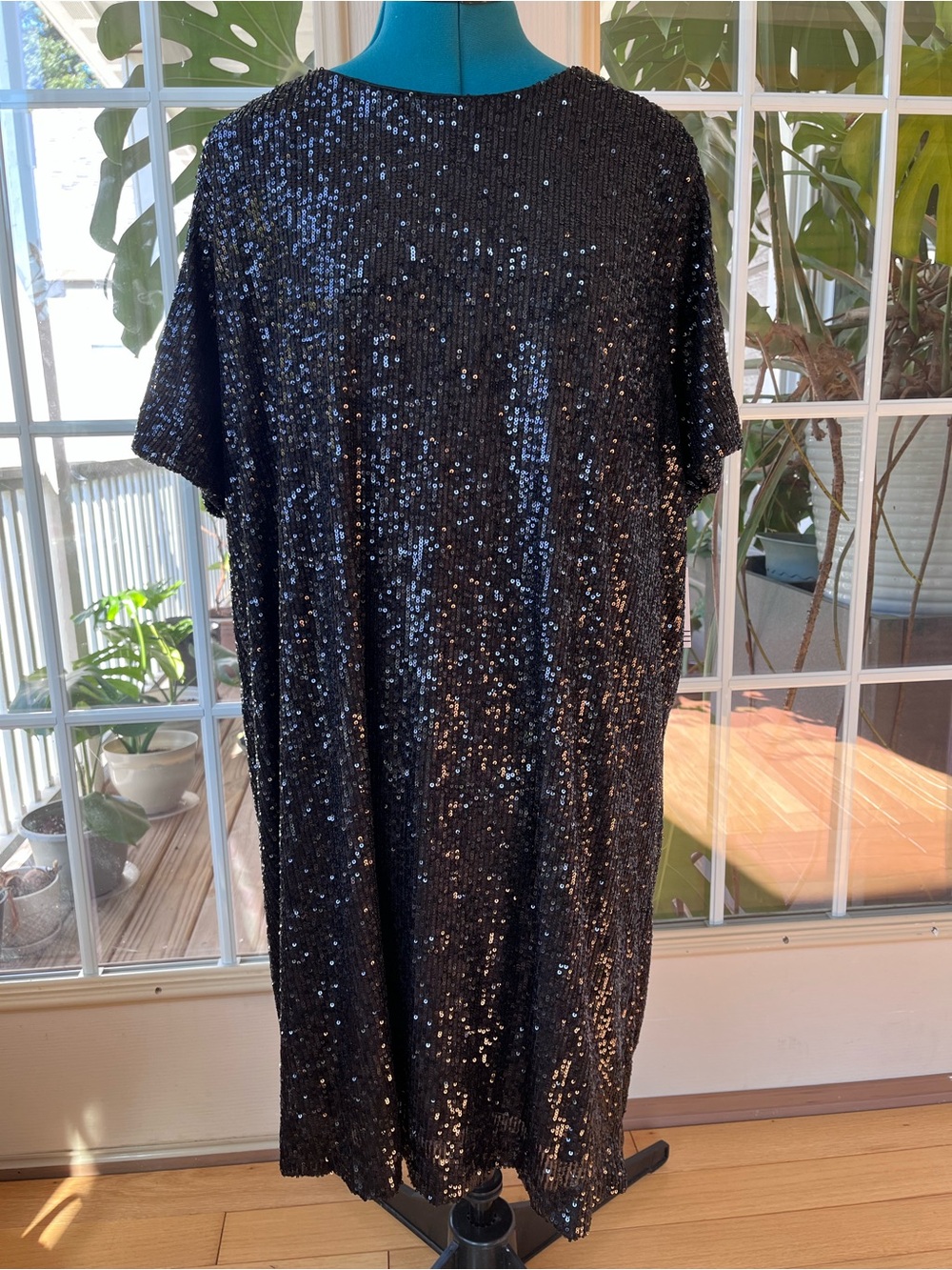 Black Sequin Midi Dress with Short Sleeves